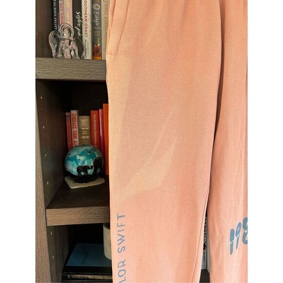 NWOT Taylor Swift 1989 Taylor’s Version Original Tour Merchandise Joggers Small - Picture 4 of 8